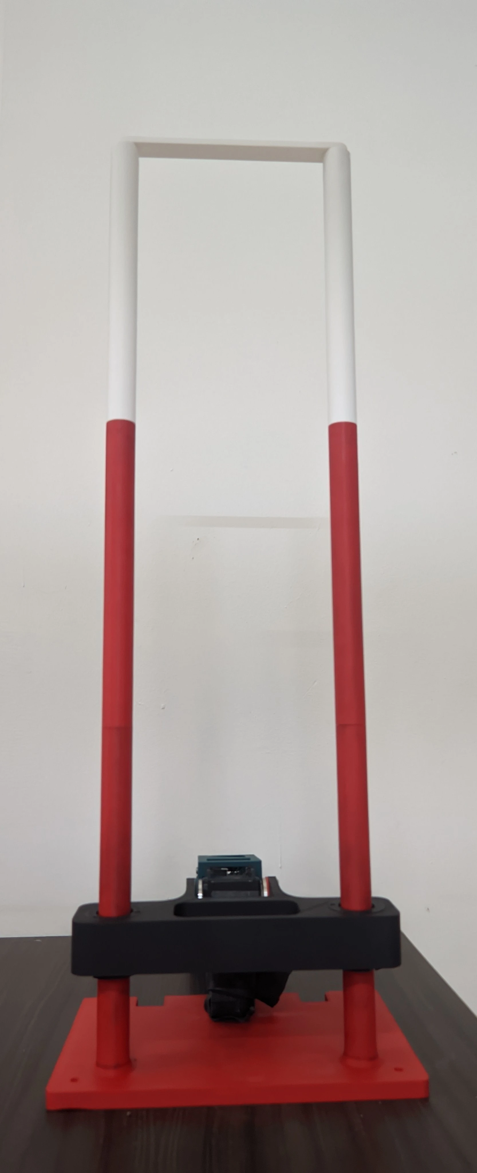 Front view of the Flea leg assembly